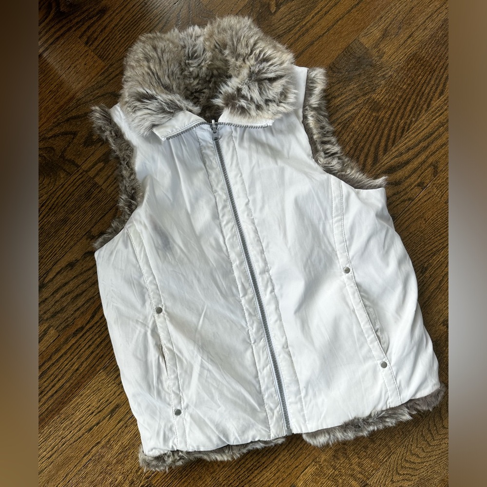 Reversible White/Fur Vest -~ Worn On e ir Twice